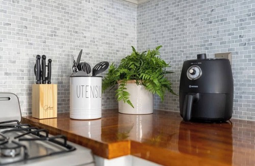 Wilshire Apartment | Urban Studio in Korea Town
