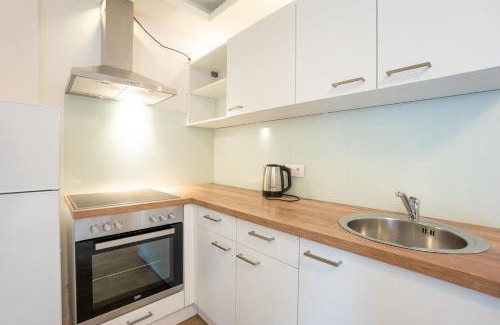 Brigittenau Apartment | Urban Studio with Queen-Size Bed, Self Check-in