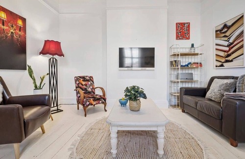 North Hobart Apartment | Urban Vibes at Grappa Court North Hobart