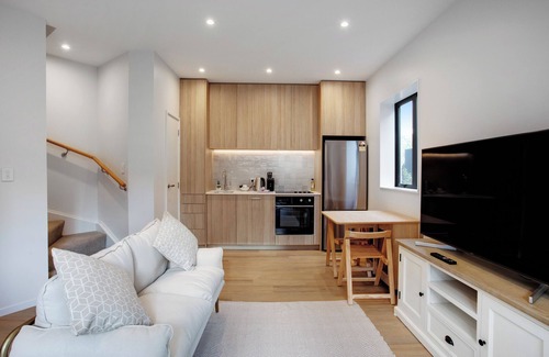 Greenlane - Ellerslie Apartment | Urban Vogue Escape with Parking- Air-con