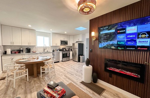 Hillcrest House | Urban Zen 2 - Luxury Remodel - Gr8 Deal- WOW!