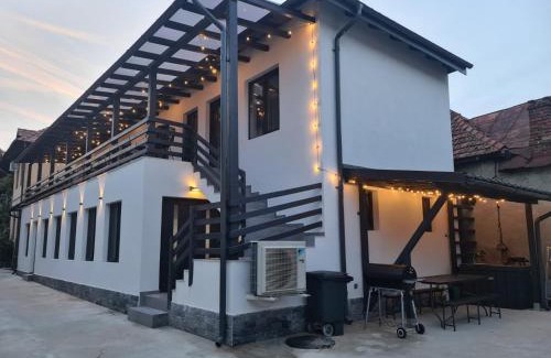 Calimanesti House | URBANIST Guest House