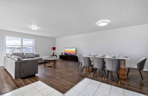 Constable Hook House | UrbanNest XL: Sleeps 13+