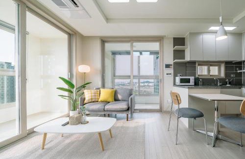 Yeonsu-gu Apartment | Urbanstay Songdo Moonlight Park