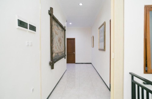 Klojen House | Urbanview Hotel Griya Surya Malang by RedDoorz