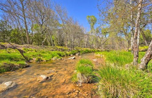 Payson Apartment | Riverside Tree House Suite with Balcony and Grill