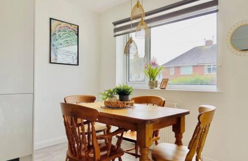 Hipperholme House | uSnooz - Cosy house, 2 bed, parking
