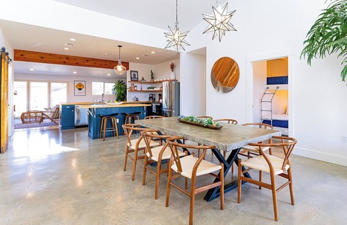 Dripping Springs House | UT Football Fave - Sleeps 18, Pool, Hot Tub
