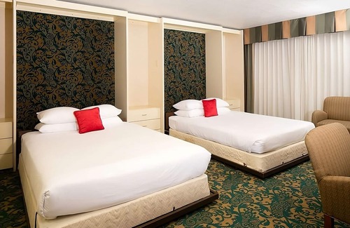 St. George Hotel | Utah Getaway! 2 Comfy Beds, Pool, Restaurant