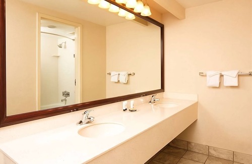 St. George Hotel | Utah Getaway! 2 Comfy Beds, Pool, Restaurant