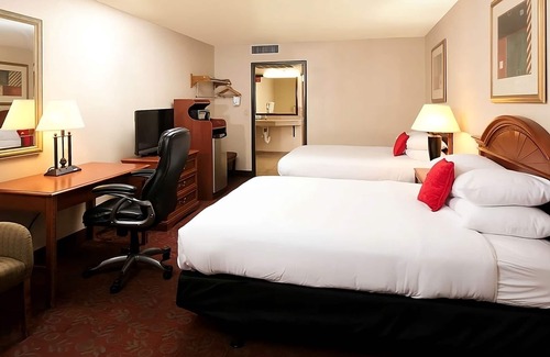 St. George Hotel | Utah Getaway! 2 Comfy Beds, Pool, Restaurant