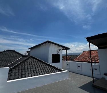 Arcamanik House | Utama House