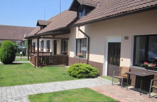 Chrast House | Válův dvůr Maštal