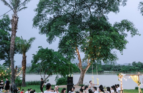 Huong Thuy House | Va Riverside Retreat