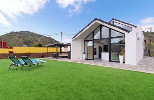 La Solana Villa | Vacation Home "Enora" with Mountain View, Private Pool & Wi-Fi