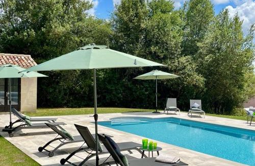 Minzac Villa | Vacances au calme à Litout, Piscine, Clim, 10 personnes, proche St Emilion