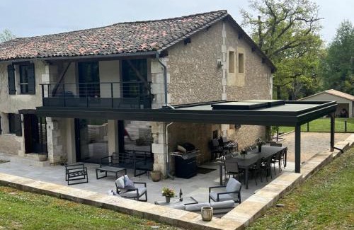 Minzac Villa | Vacances au calme à Litout, Piscine, Clim, 10 personnes, proche St Emilion