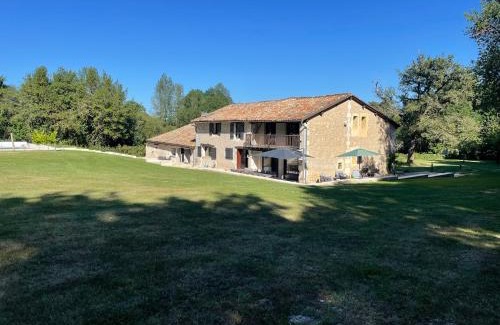 Minzac Villa | Vacances au calme à Litout, Piscine, Clim, 10 personnes, proche St Emilion