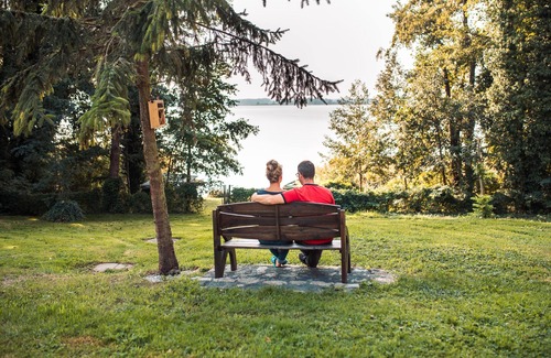 Potzlow Apartment | Vacation apartment directly on the lake with private access.