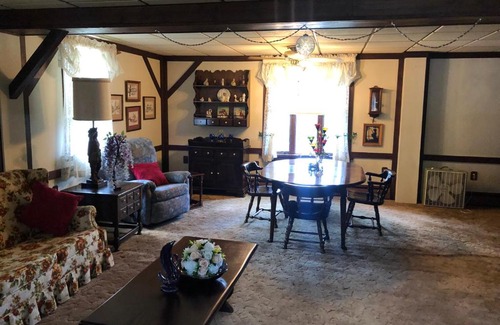 Robertsdale House | Vacation 4 BEDROOMS HOME NEAR LAKE in Robertsdale