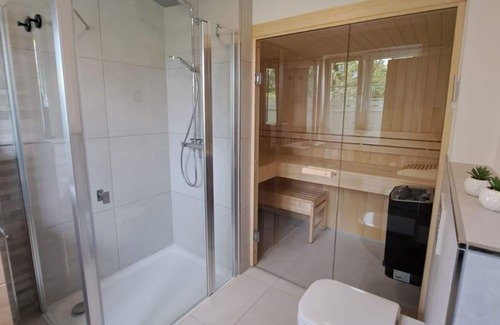 Tossens Apartment | Vacation apartment Mee(h)rzeit - apartment/apartment, shower and bath, WC, 2 bedrooms