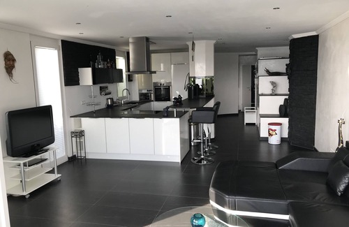 Unteruhldingen Apartment | Vacation apartment in a prime residential location with a fantastic view of the island of Mainau