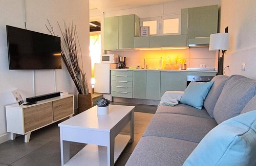 Puerto del Rosario Apartment | Vacation Apartment 'La Casita De La Playa' with Sea View, Wi-Fi and Air Conditioning