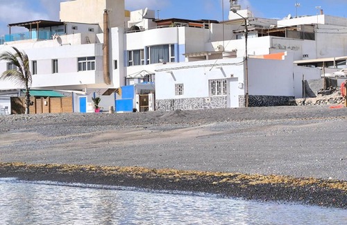 Puerto del Rosario Apartment | Vacation Apartment 'La Casita De La Playa' with Sea View, Wi-Fi and Air Conditioning