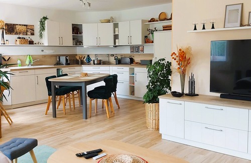 Maxhutte-Haidhof Apartment | Vacation apartment (78 m2) with garden