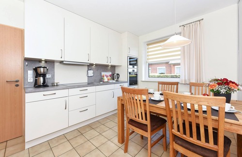 Neuharlingersiel Apartment | Vacation apartment below - House Pamir in Neuharlingersiel