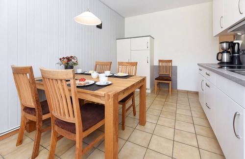 Neuharlingersiel Apartment | Vacation apartment below - House Pamir in Neuharlingersiel
