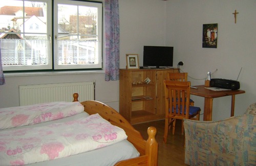 Herrnbaumgarten Apartment | Vacation apartment in a quiet courtyard location with terrace and free WiFi