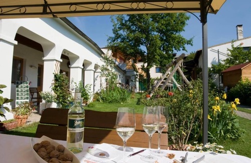 Herrnbaumgarten Apartment | Vacation apartment (40sqm) with spacious bathroom and seating area in the garden