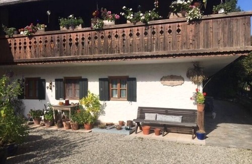 Weissbach Apartment | Vacation apartment Untersbergblick 45 sqm, 1 - 3 pers., idyllic location with garden