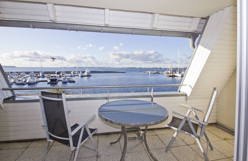 Wiek Apartment | Vacation apartment near the harbor with balcony and sea view - Hafenhäuser Wiek 07