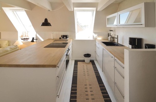 Rødvig Apartment | Vacation apartment in the front row to the water and the sports harbor in Rødvig.