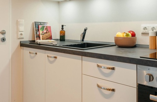 Ratzeburg Apartment | Vacation apartment between forest and lake with free-standing bathtub