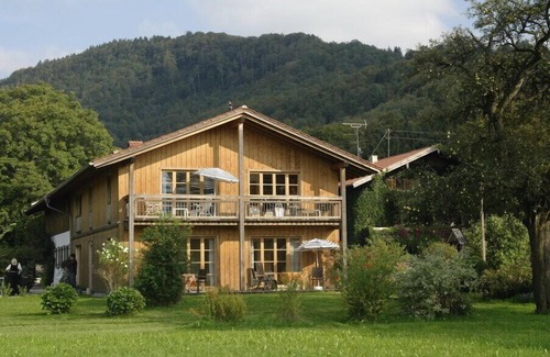 Neubeuern Apartment | Vacation apartment Birnbaum 68 sqm, 2 separate bedrooms, kitchen