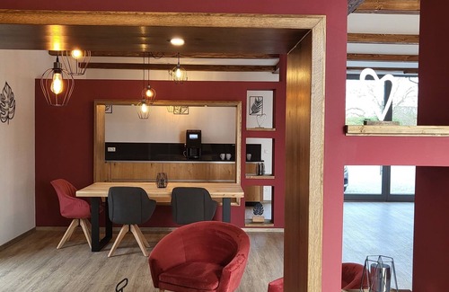 Feuchtwangen Apartment | Vacation apartment 3 with comfortable box-spring bed