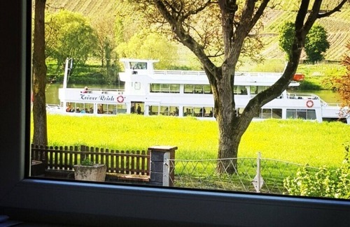 Bernkastel-Wittlich District Apartment | Vacation apartment in prime location on the Moselle with balcony & garden.