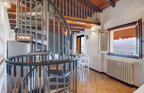 Dongo Apartment | Vacation Apartment in Beautiful Vineyard 'Crotto Palma' with Lake View & Wi-Fi