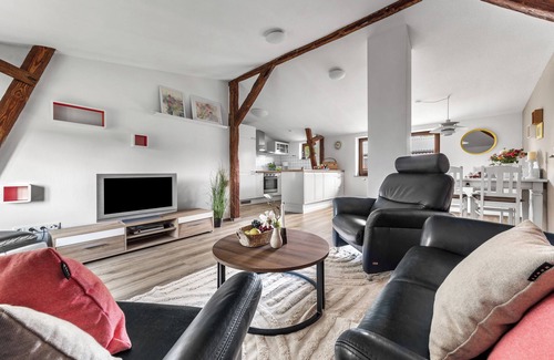 Steinberg Apartment | Vacation apartment in the country house "Hohe Luft" with large garden and 1500 m to the Baltic Sea