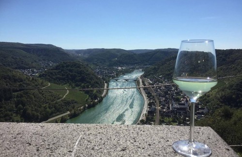 Mertloch Apartment | Vacation apartment Maifeldtraum - 4-bed-apartment. shower/WC, balcony, up to 6 adults + baby