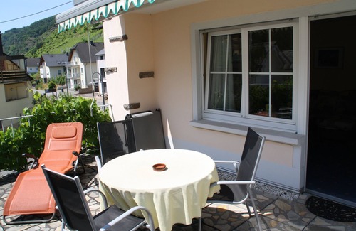 Valwig Apartment | Vacation apartment Nikolausberg, gr. Sun terrace in Valwig, 3 km from Cochem