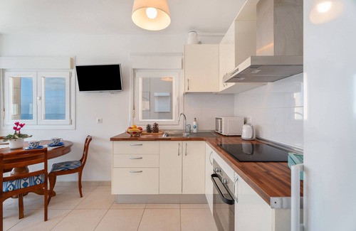 Bajamar Apartment | Vacation Apartment 'Ocean View By Agüita Salada Suites' with Sea View, Balcony and Wi-Fi
