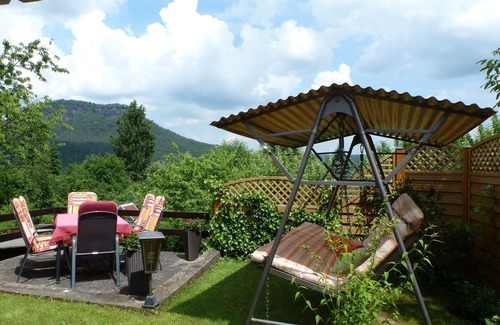 Koenigstein Apartment | Vacation apartment with large garden and playground, cozy & modern