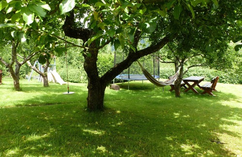 Koenigstein Apartment | Vacation apartment with large garden and playground, cozy & modern