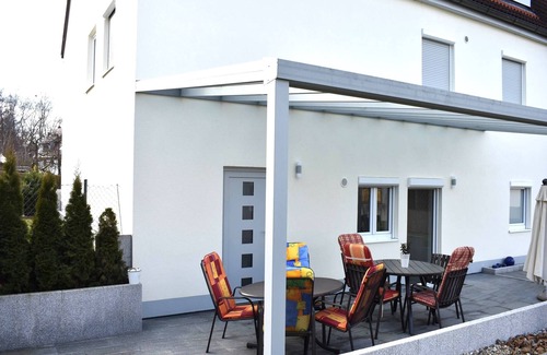 Leipheim Apartment | Vacation apartment with covered terrace and garden