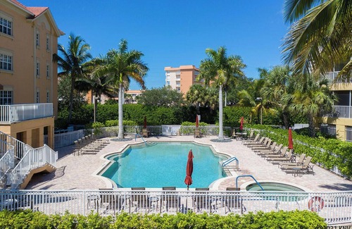 South Island Condo | Vacation Condo! Bella Lago 442 Deluxe 2B/2B w/Den Condo Steps from Beach!
