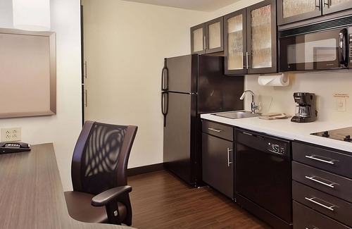 Southfield Resort | Vacation Day Is Always A Great Idea! Enjoy Convenient Room with Kitchen!